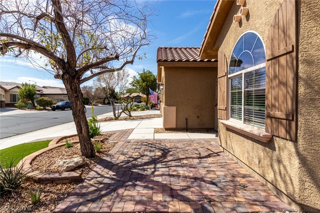 6092 Fox Creek Avenue - Photo 5
