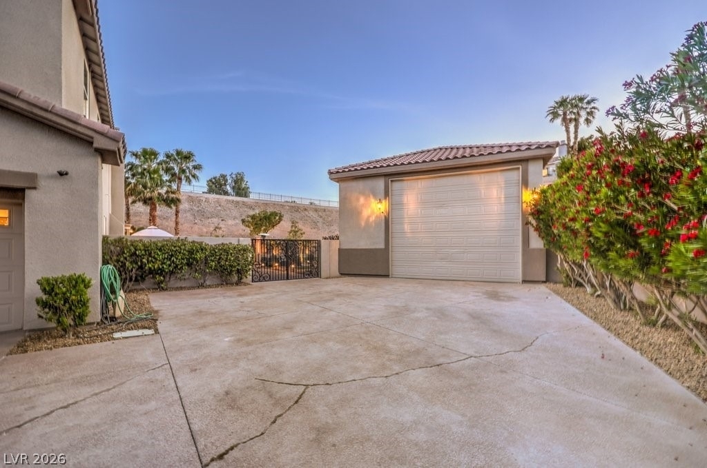 2849 Soaring Peak Avenue - Photo 2