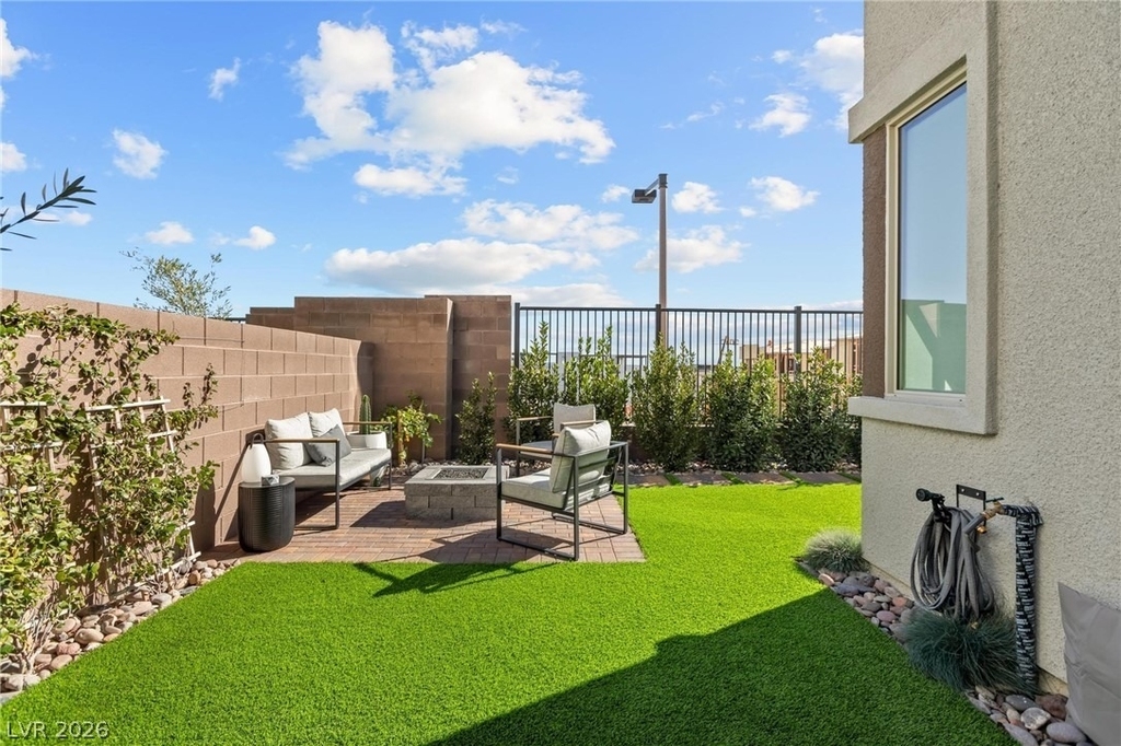 692 Echelon Street - Photo 28