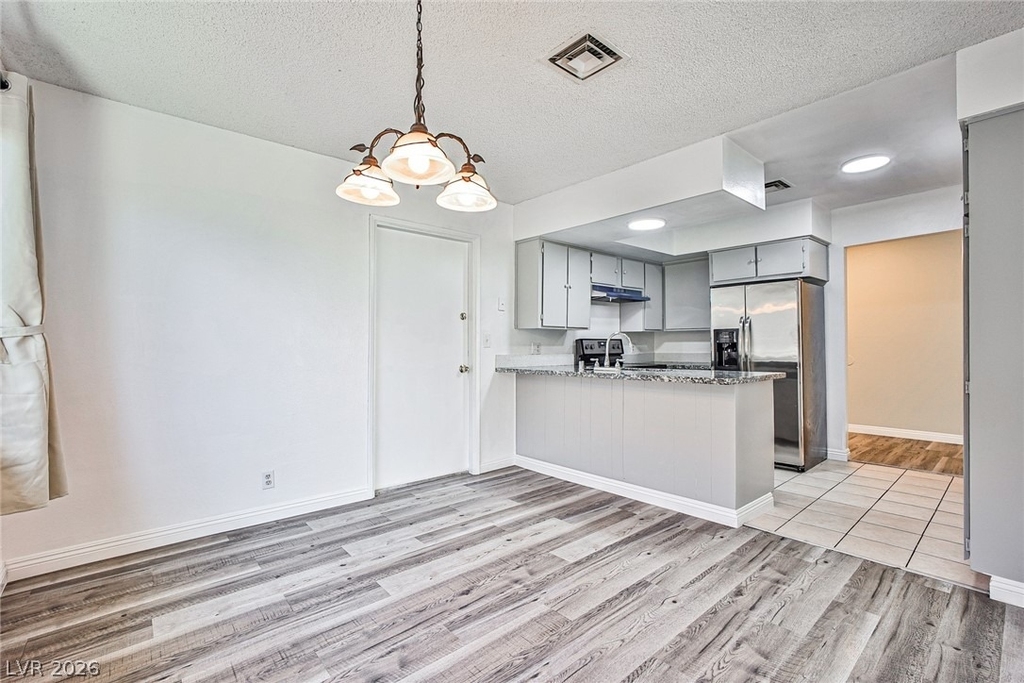 1320 Robin Street - Photo 5