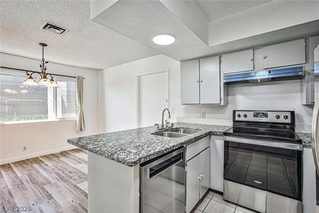 1320 Robin Street - Photo 11