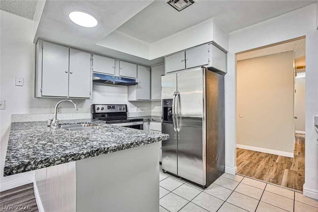 1320 Robin Street - Photo 8