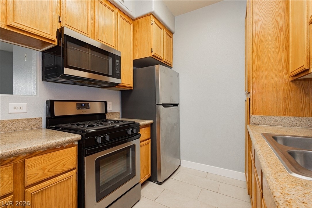 3318 N Decatur Boulevard - Photo 16