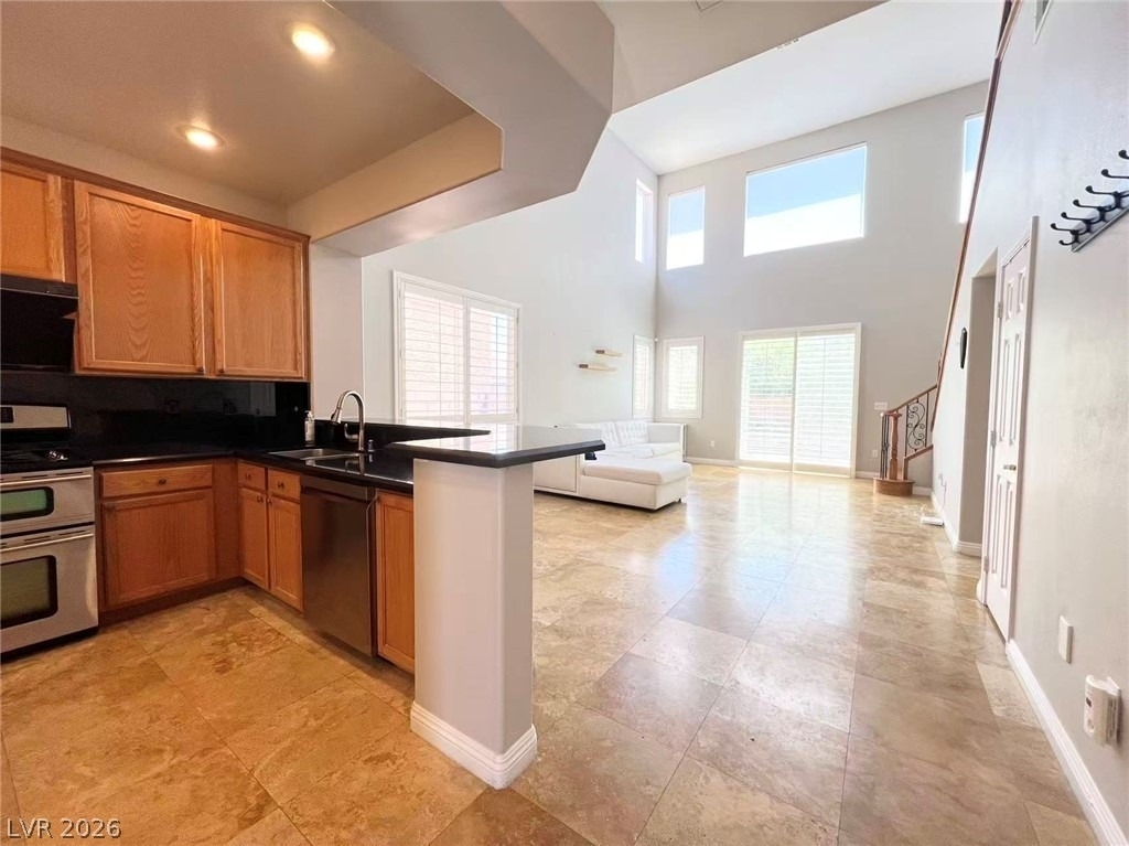 538 Los Hermanos Street - Photo 4