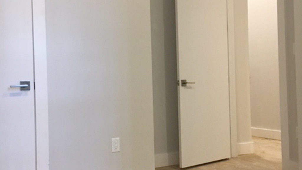 720 Knickerbocker Ave - Photo 1