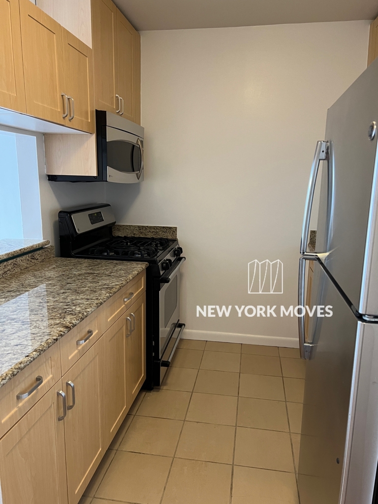 West 48th Street - Photo 7