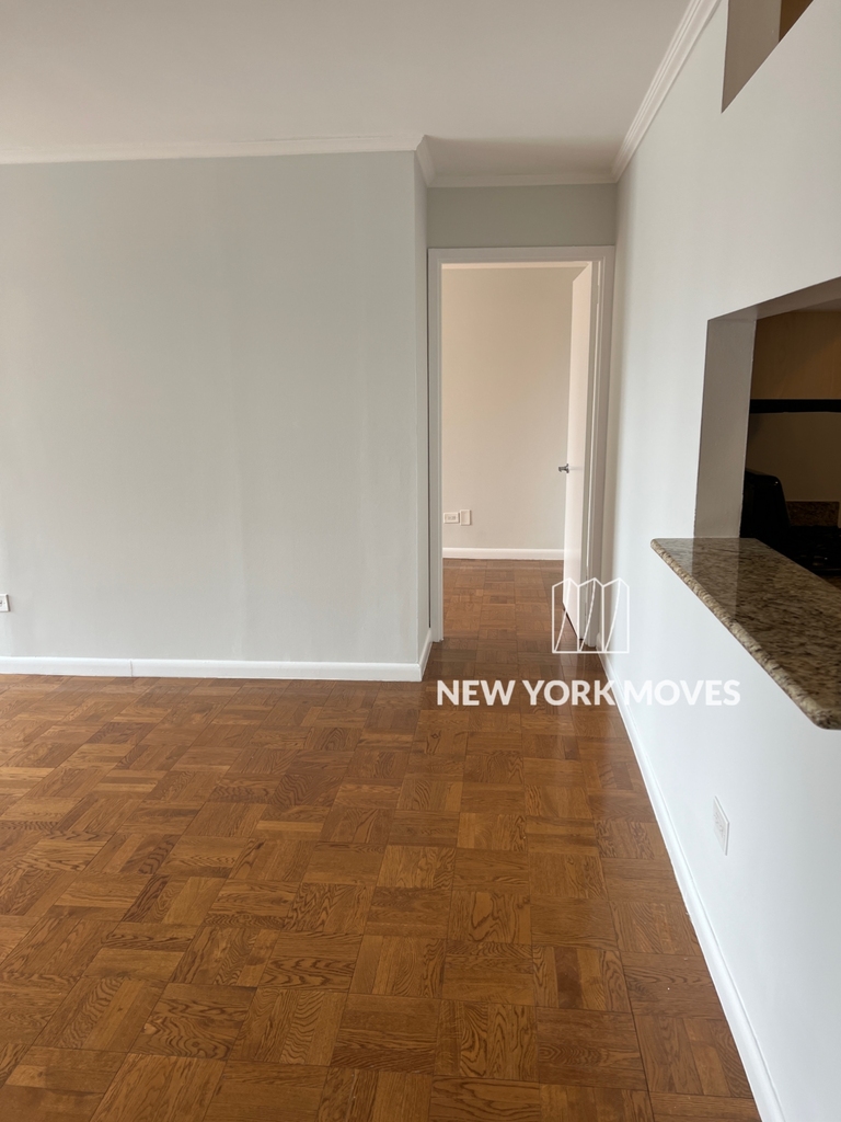 West 48th Street - Photo 6