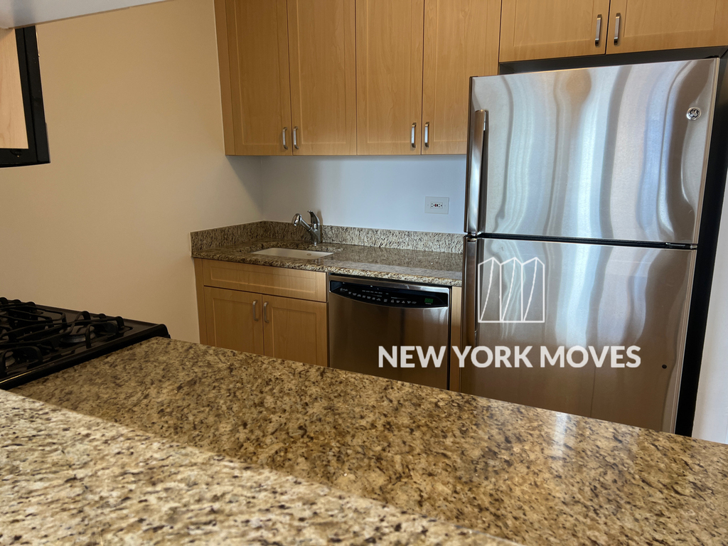 West 48th Street - Photo 8