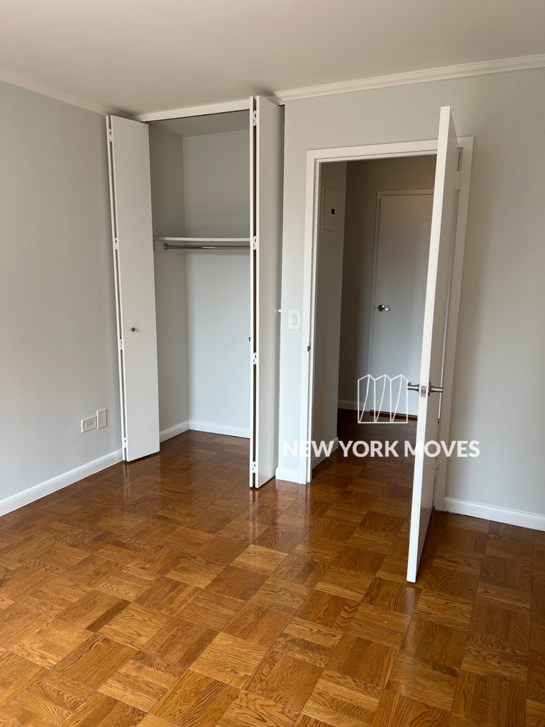 West 48th Street - Photo 14
