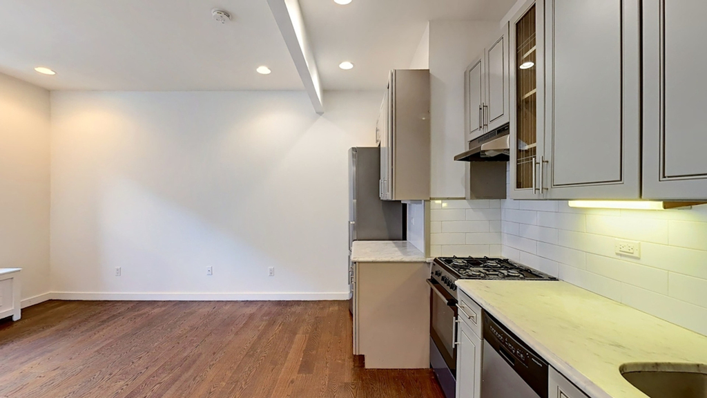 410 Eastern Pkwy - Photo 7