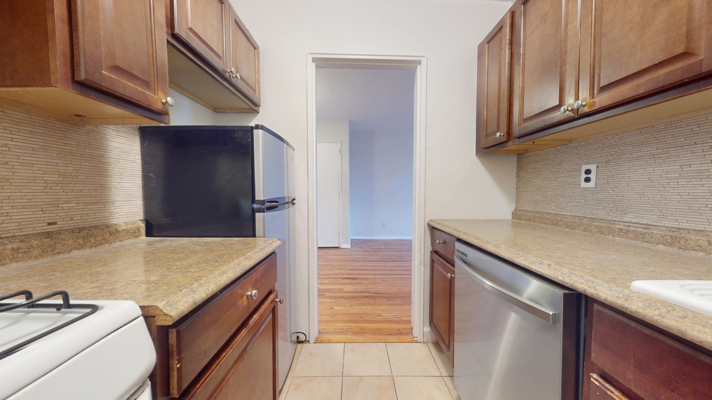 66-15 Thornton Place - Photo 4
