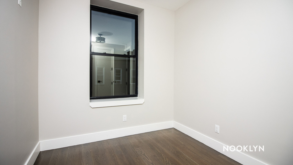 199 Stockholm St  - Photo 4