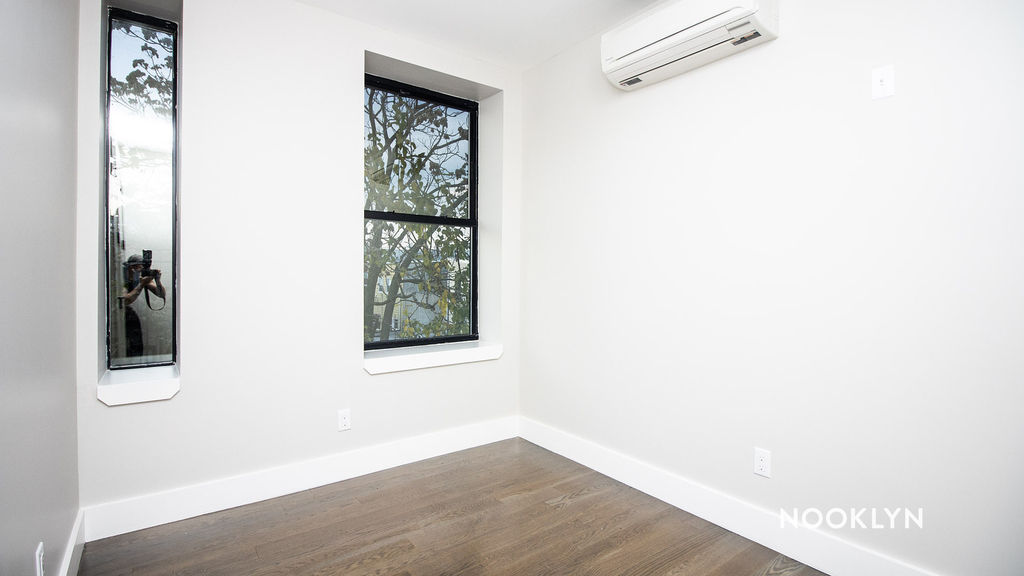 199 Stockholm St  - Photo 12