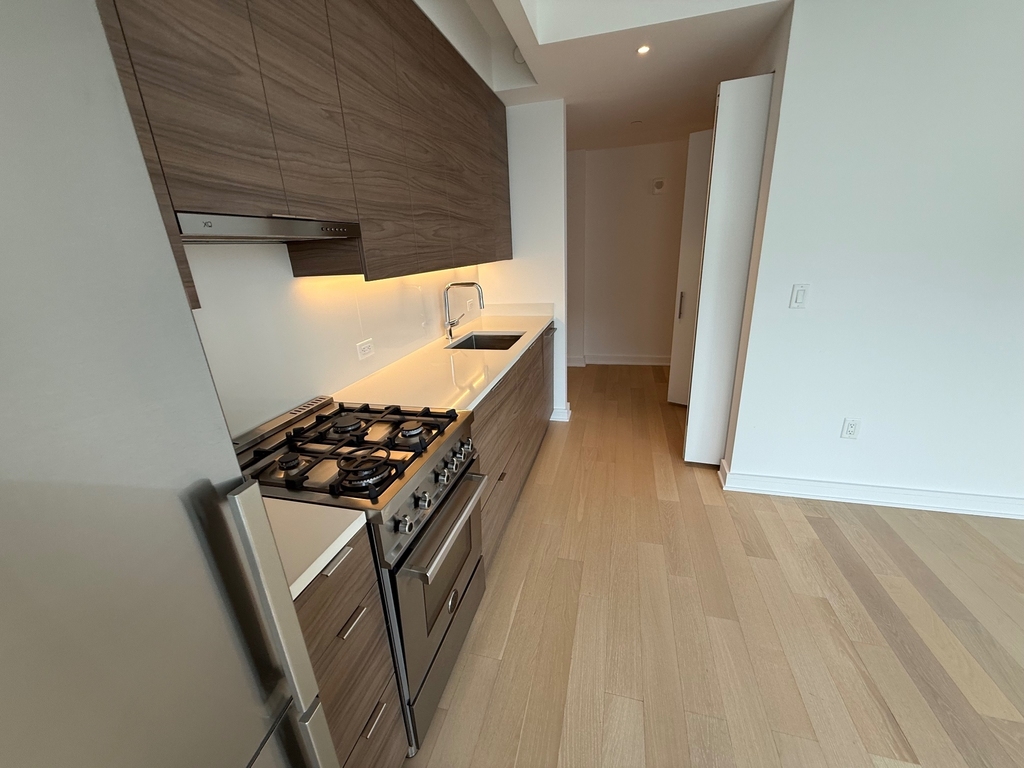 West 38th Street - Photo 4