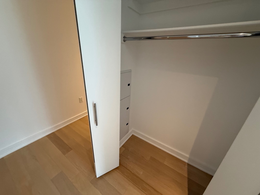 West 38th Street - Photo 7