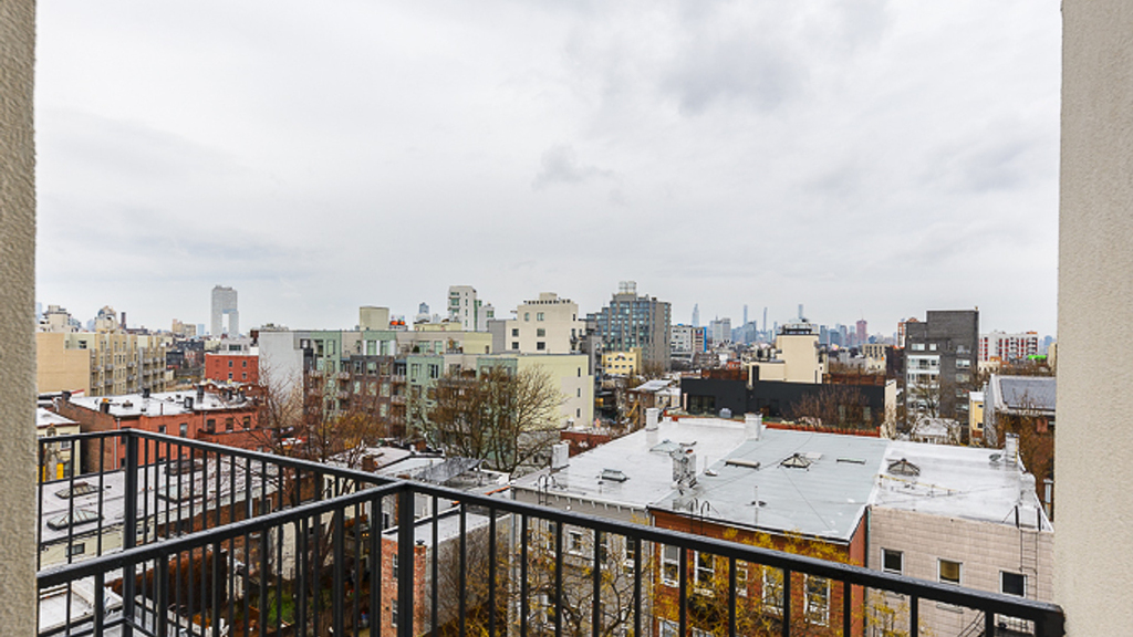 535 Grand St Williamsburg - Photo 2