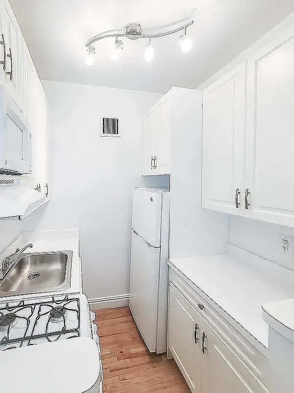 83rd Street/3rd Avenue - Photo 1