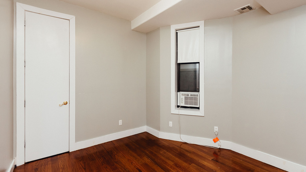 75 Jefferson St  - Photo 1