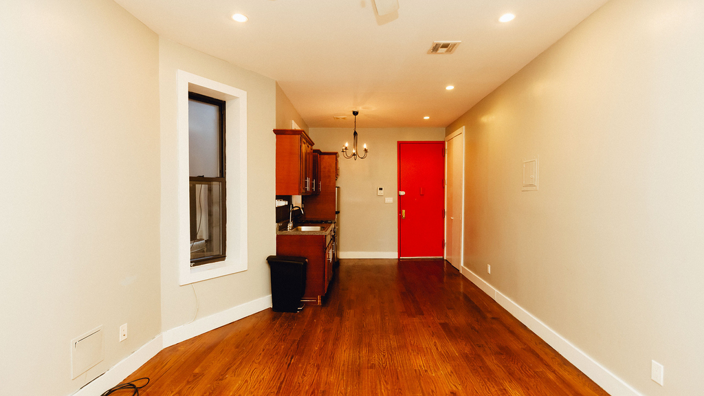 75 Jefferson St  - Photo 3