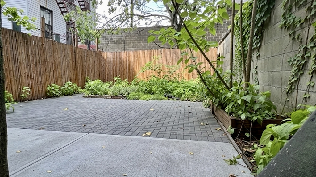 444 Lafayette Ave - Photo 3