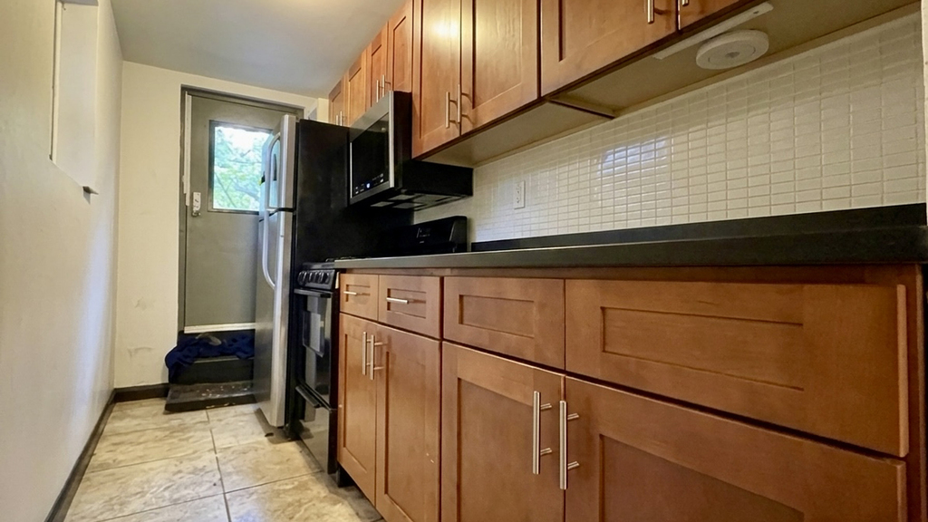 444 Lafayette Ave - Photo 2