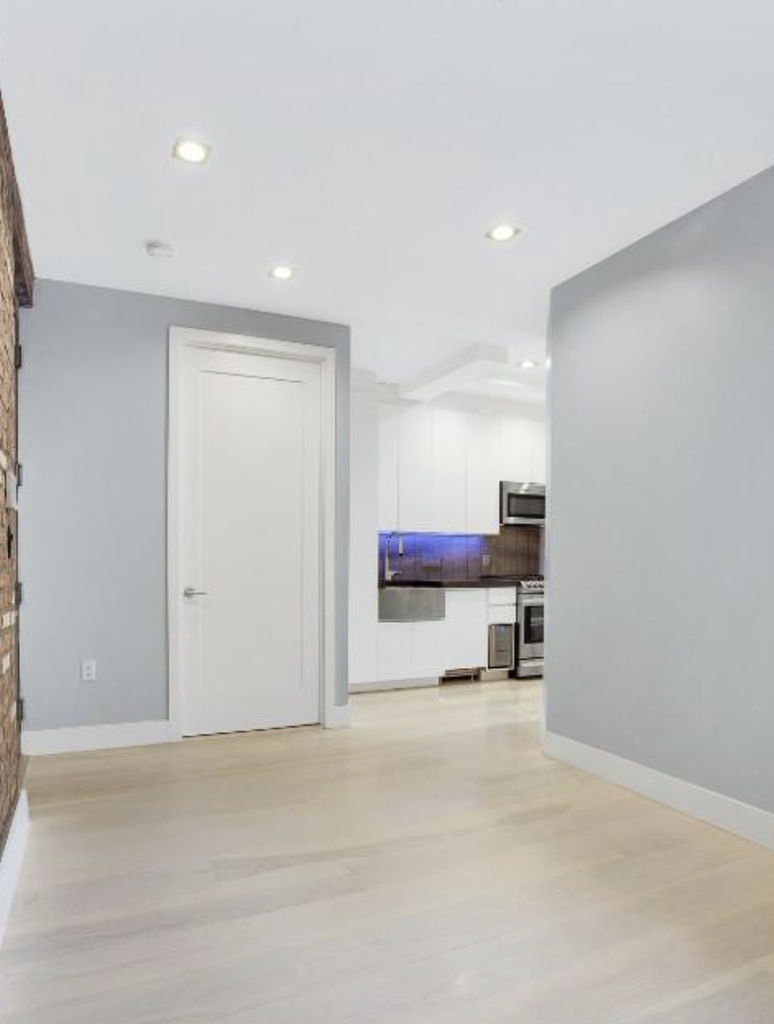 Stanton Street - Photo 5