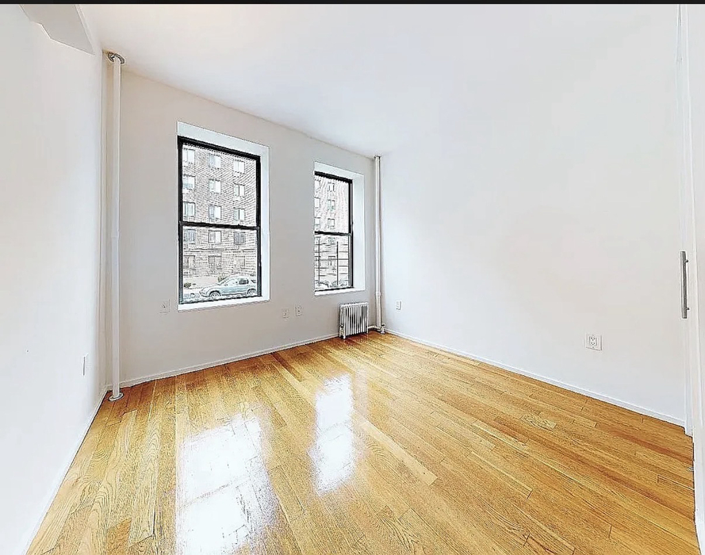 Brooklyn Avenue - Photo 2