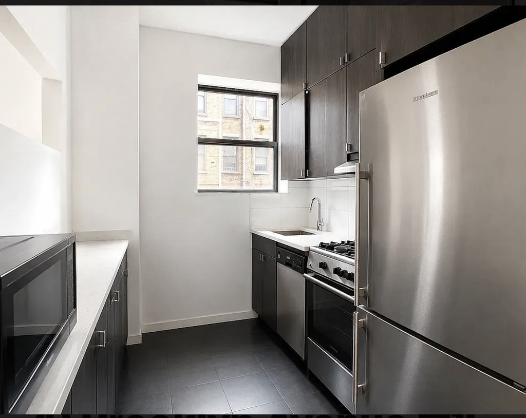 Brooklyn Avenue - Photo 0