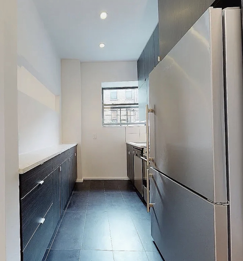 Brooklyn Avenue - Photo 1