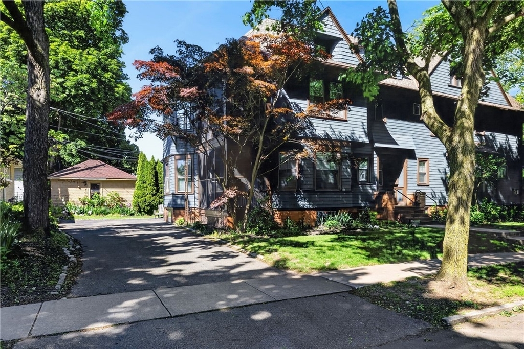 420 Harvard Street - Photo 2