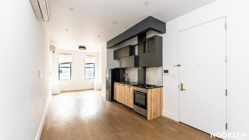 709 Sterling Pl  - Photo 2