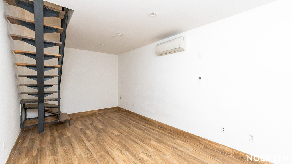 709 Sterling Pl  - Photo 9