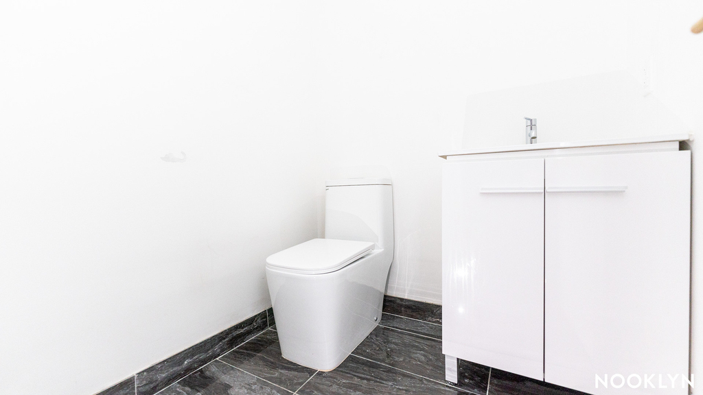 709 Sterling Pl  - Photo 10