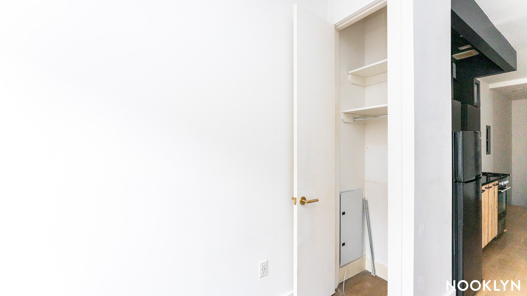 709 Sterling Pl  - Photo 4