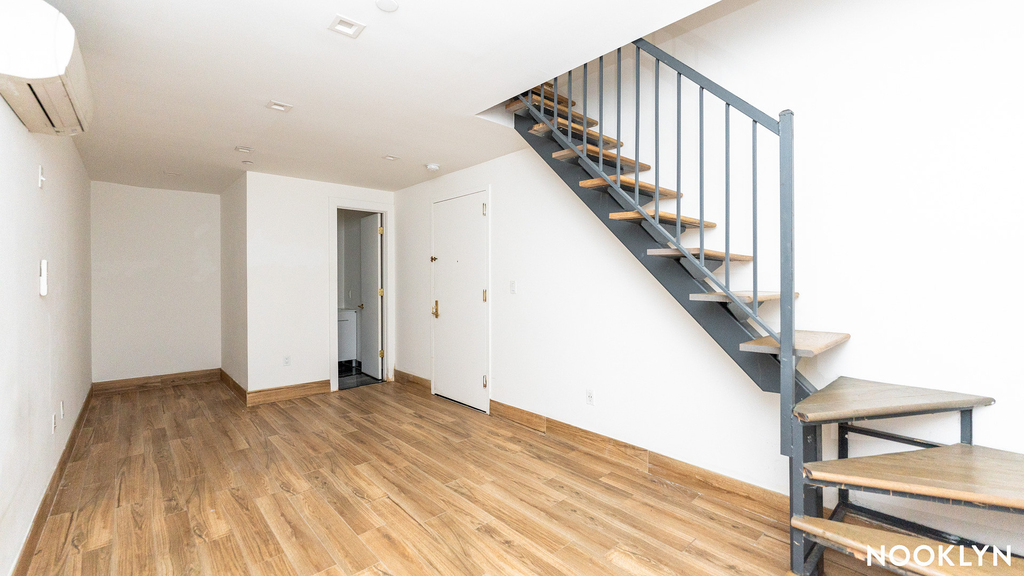 709 Sterling Pl  - Photo 8