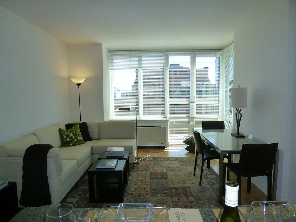 Lexington Avenue / 97th Street - Photo 1