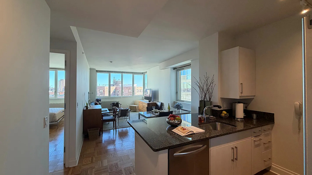 Lexington Avenue / 97th Street - Photo 1