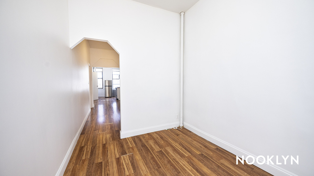 293 Wyckoff Ave - Photo 2