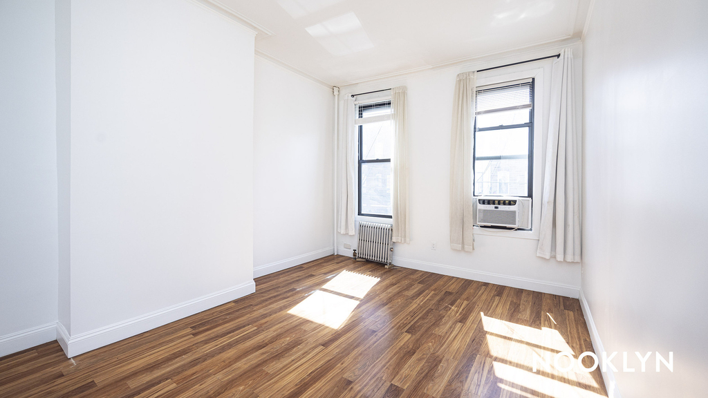 293 Wyckoff Ave - Photo 0