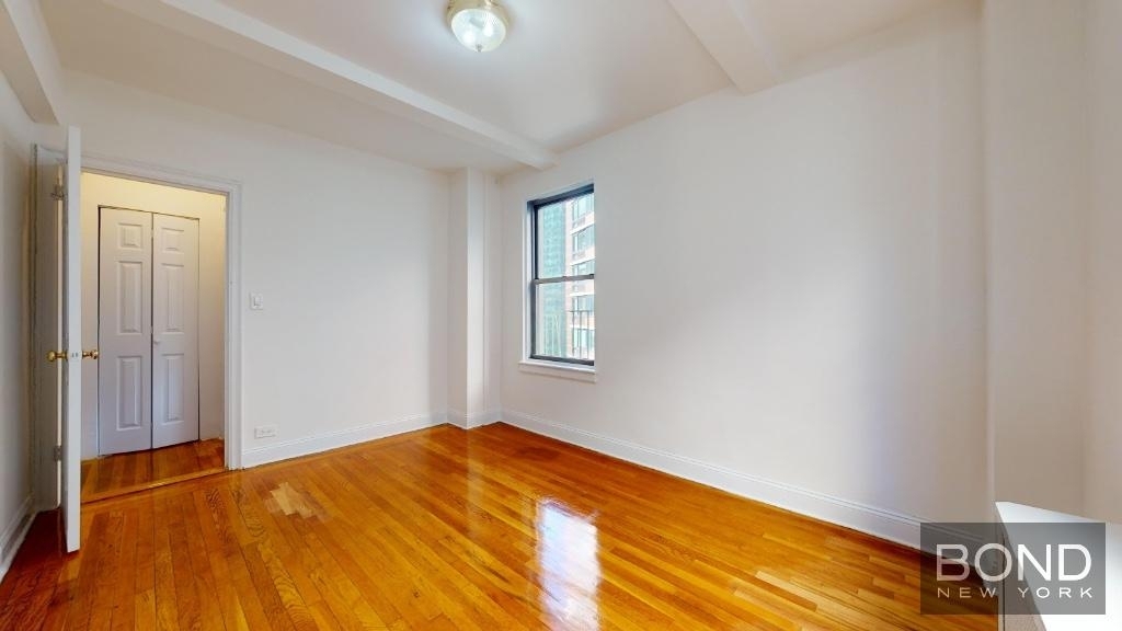 East 38th Street - Photo 7
