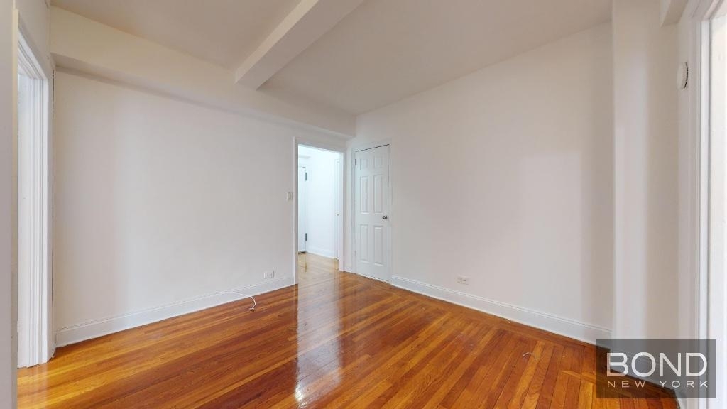 East 38th Street - Photo 5