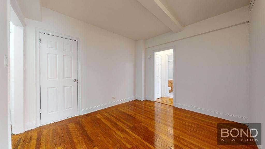 East 38th Street - Photo 3