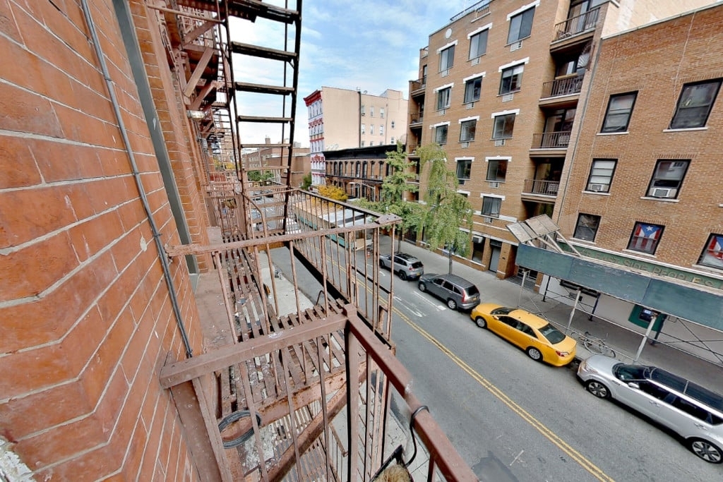 Avenue B - Photo 10