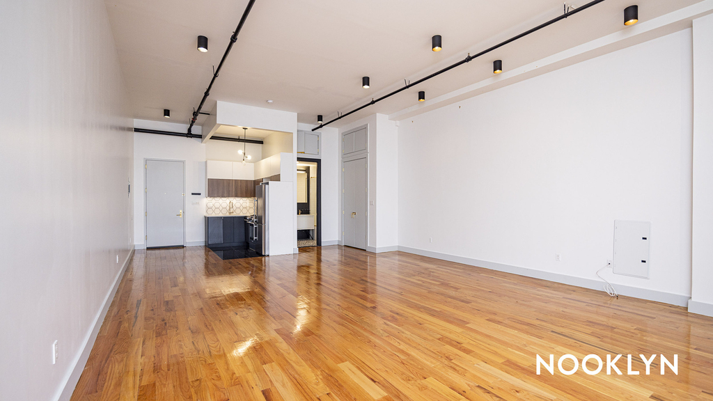 255 McKibbin St  - Photo 4