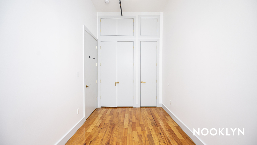 255 McKibbin St  - Photo 2