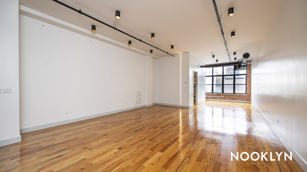 255 McKibbin St  - Photo 1