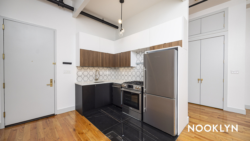 255 McKibbin St  - Photo 10
