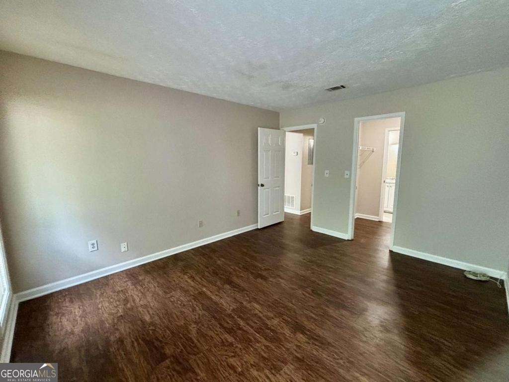 3841 Woodridge Way - Photo 11