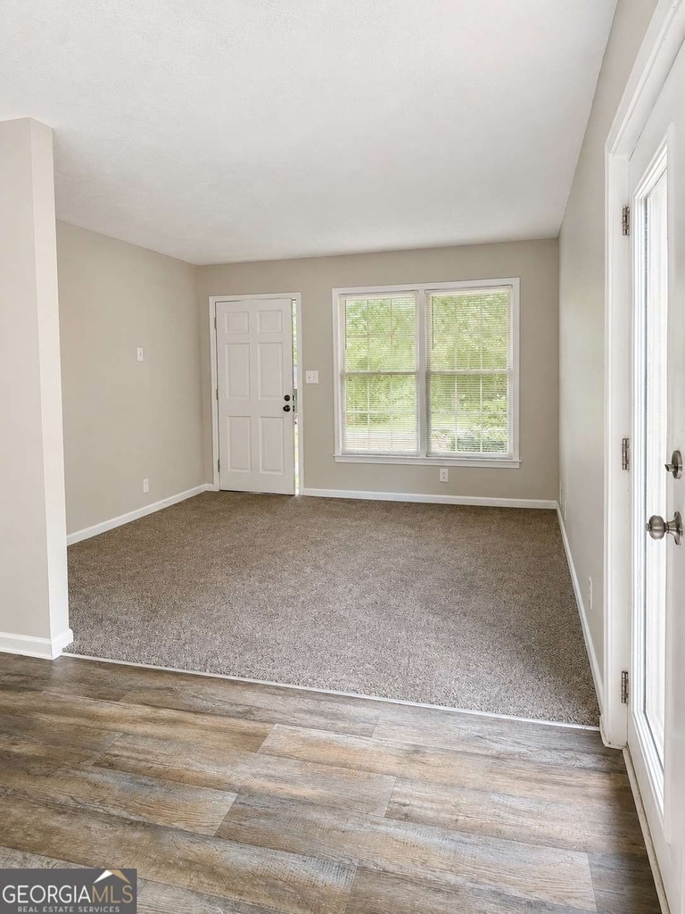 2401 Dawn Court - Photo 2