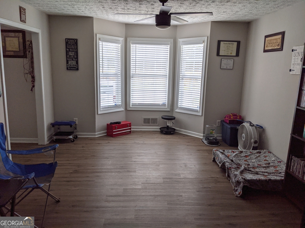 1608 Kirkland Rd - Photo 2